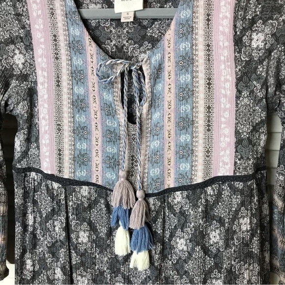 Knox Rose‎ Tunic Dress Size S 100% Rayon Tie Neck with Tassels Crochet Bell Slvs - Picture 4 of 10